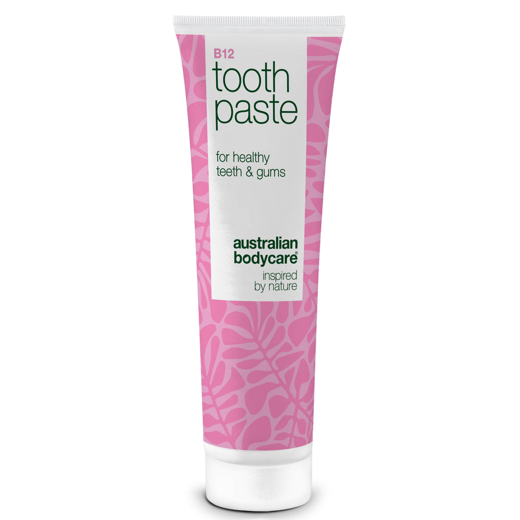Vitamin B12 Tandpasta – mod tør mund og irritation — Vitamin B12 Tandpasta giver frisk ånde og sunde tænder. Styrker emaljen og plejer tandkødet med B12, fluorid og zink.