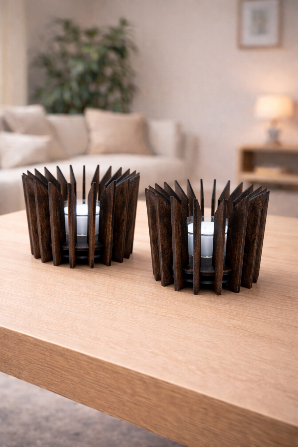 Håndlavede fyrfadsstager i mørk olieret træ - sæt med to